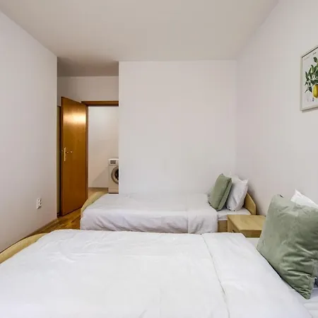 Апартамент Spacious Arcadia *
